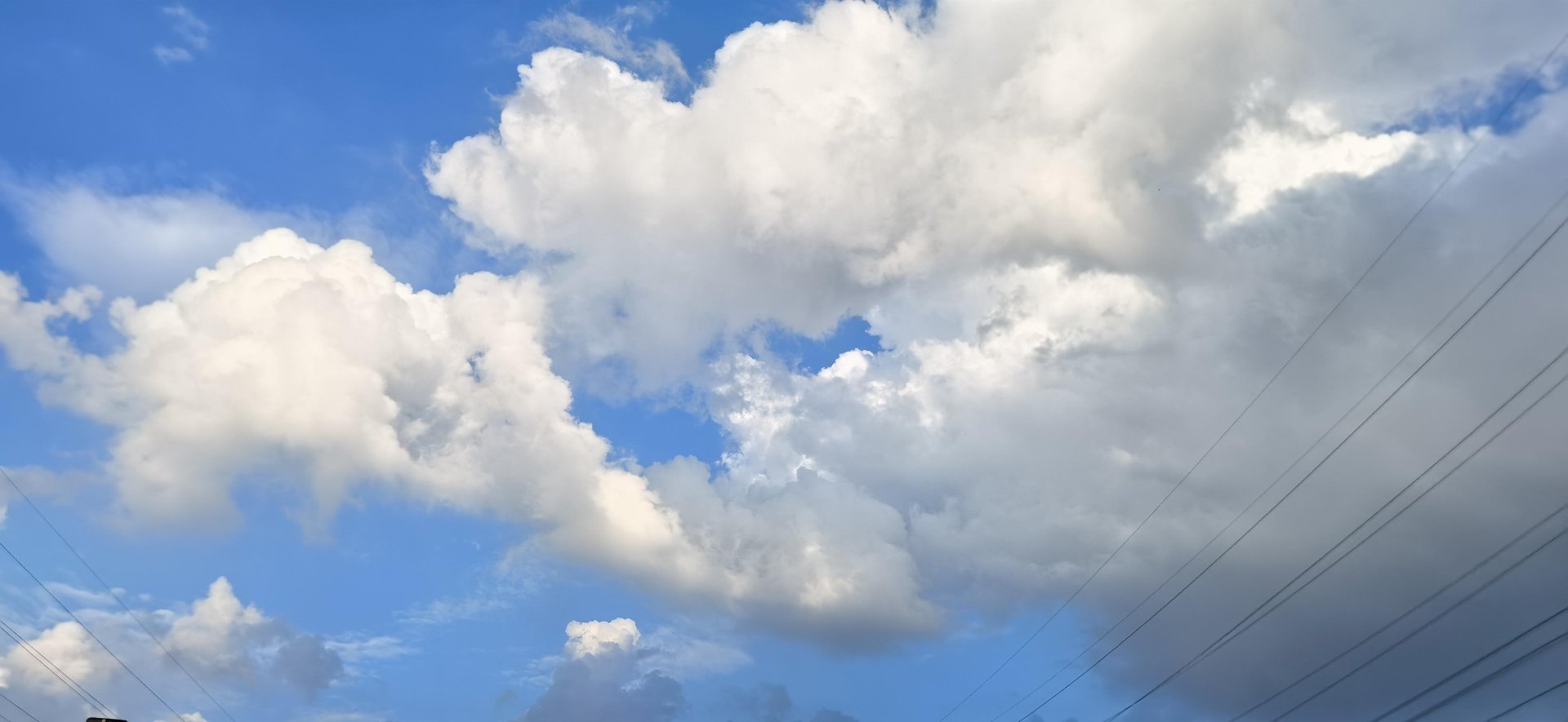 蓝天空阀门